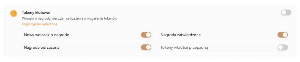 Tokeny klubowe — trzy rodzaje dotyczące nagród włączone, ostrzeżenie o wygasaniu wyłączone; rzeczywista karta po zapisie fikcyjnych preferencji, bez wysyłki